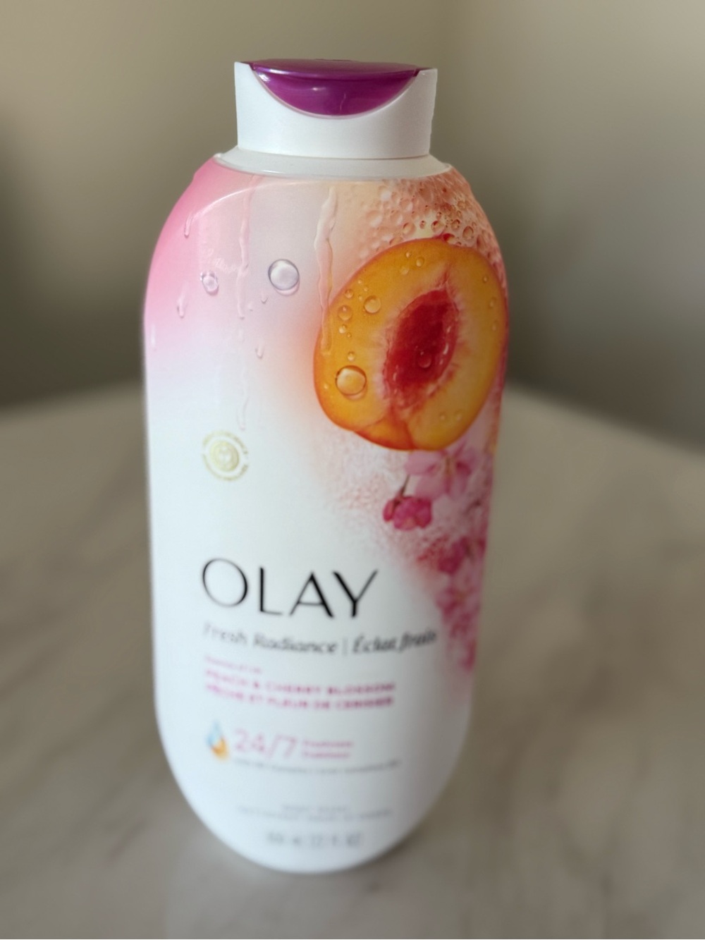 OLAY Fresh Radiance Peach Body Wash - White & Pink
